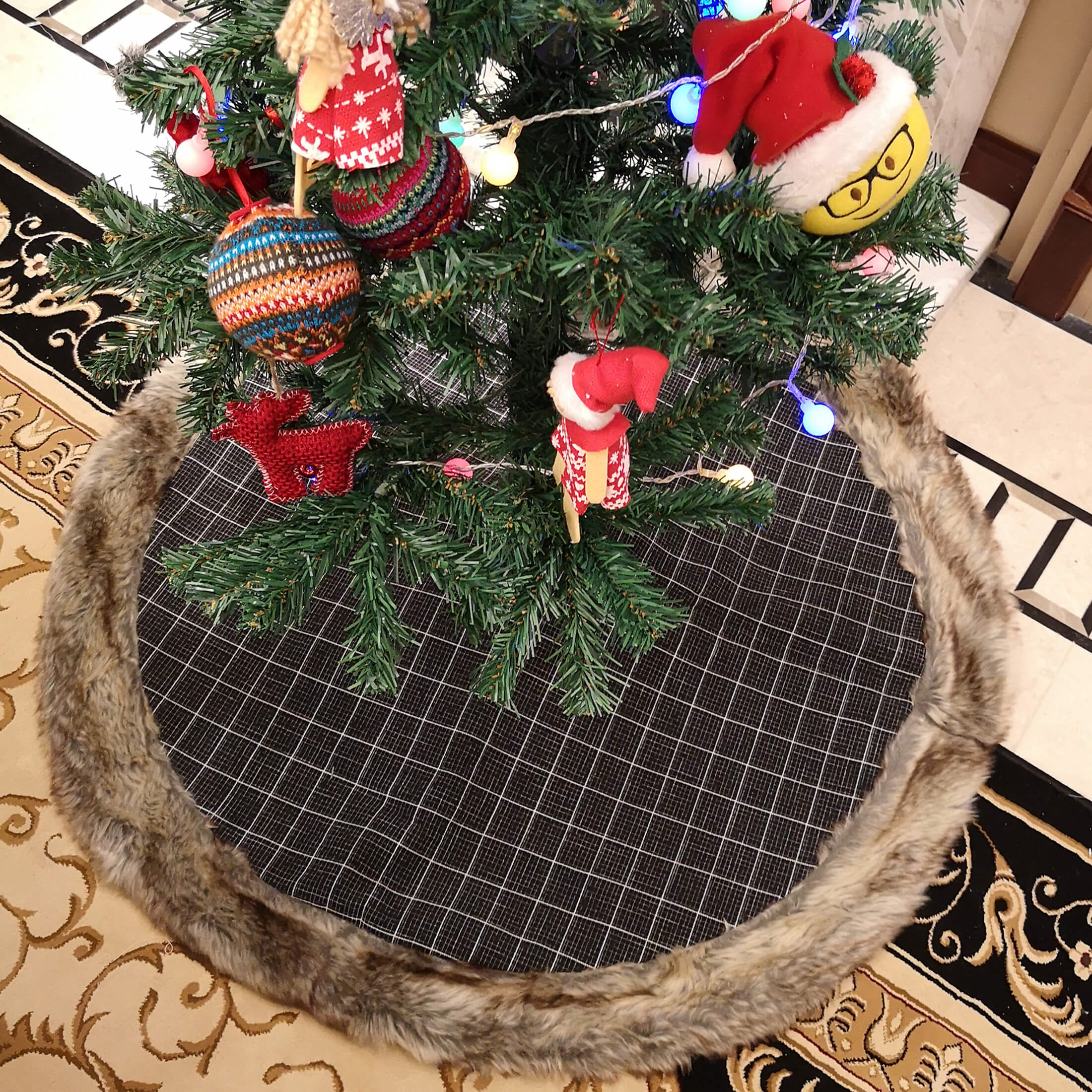 36''/48'' black buffalo Christmas tree skirt fur trim| Bstaofy - Glow Guards